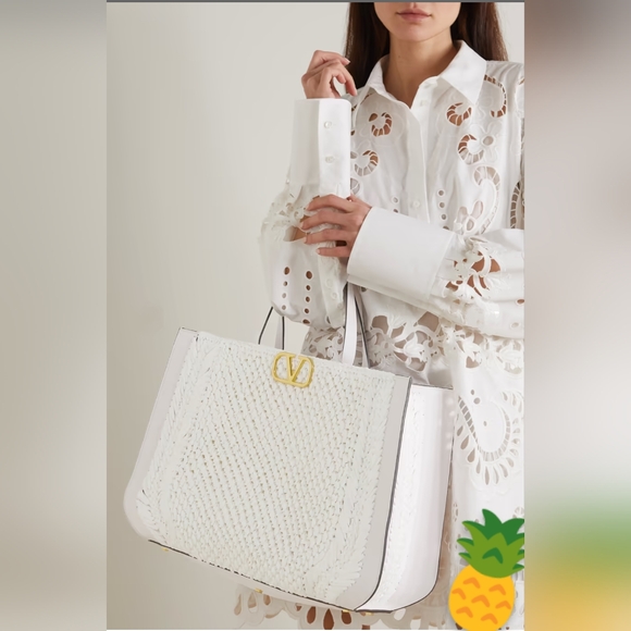 Nip luxury VS ivory faux raffia vegan gold tone v jumbo shoulder bag limited ed - Picture 3 of 8